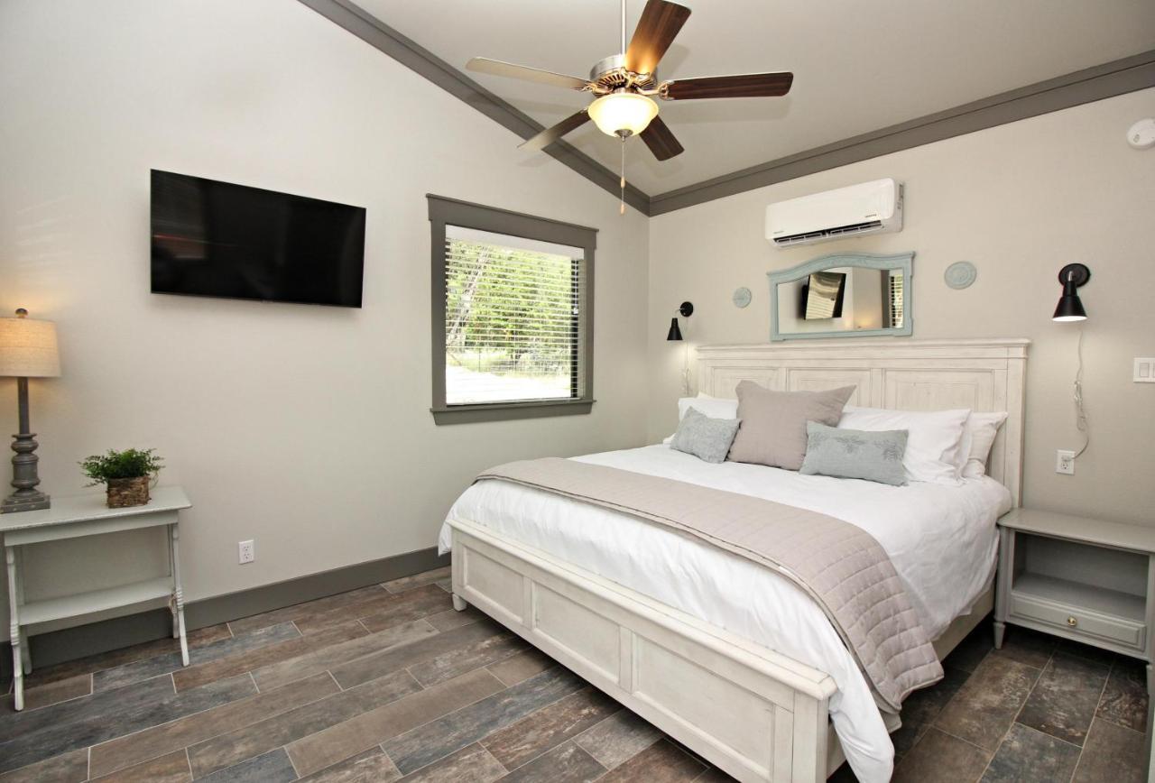 Green Acres Cottages - Fredericksburg Suite Wimberley Ngoại thất bức ảnh