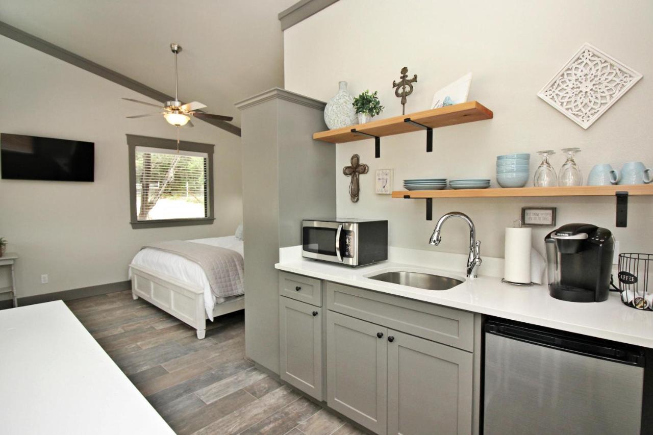 Green Acres Cottages - Fredericksburg Suite Wimberley Ngoại thất bức ảnh